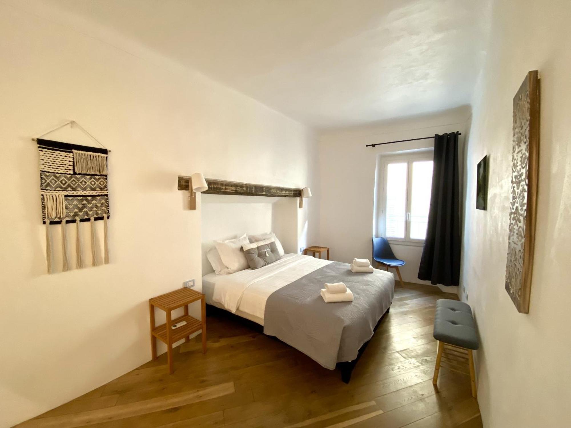 Le Bougainvillier Menton Vieille Ville Ruang foto