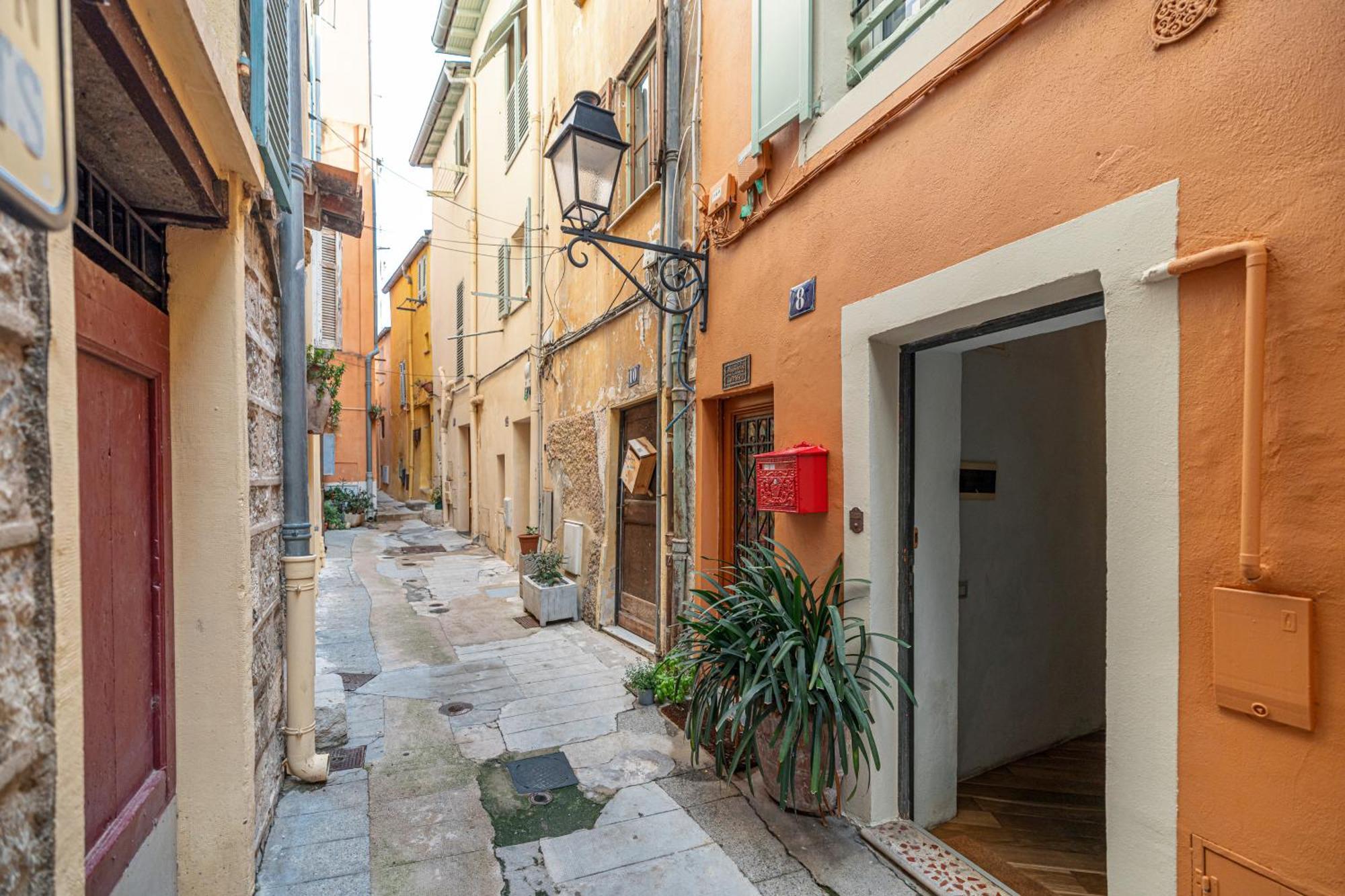 Le Bougainvillier Menton Vieille Ville Bagian luar foto
